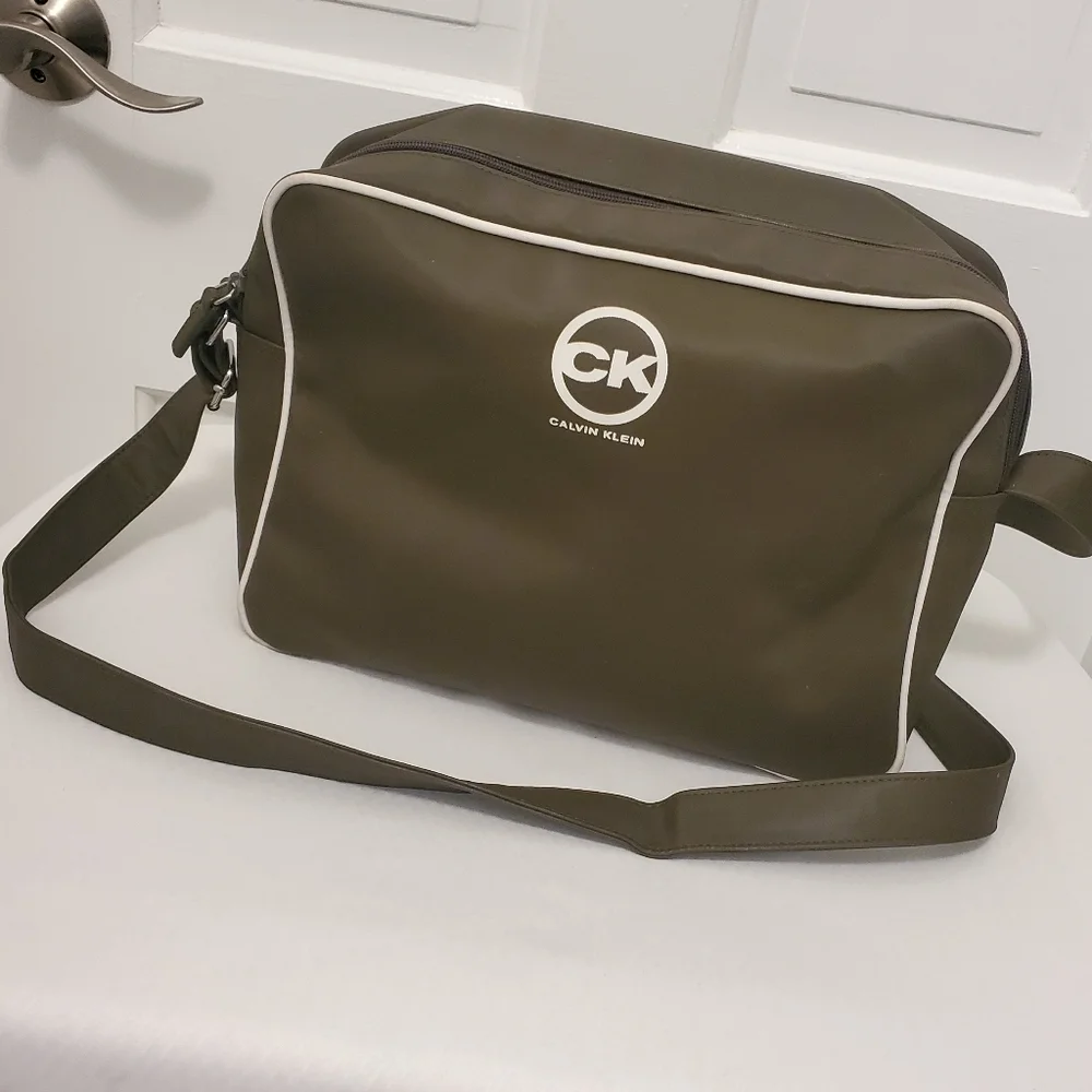 Calvin Klein Green Messenger Bag, Fully Lined, Versatile